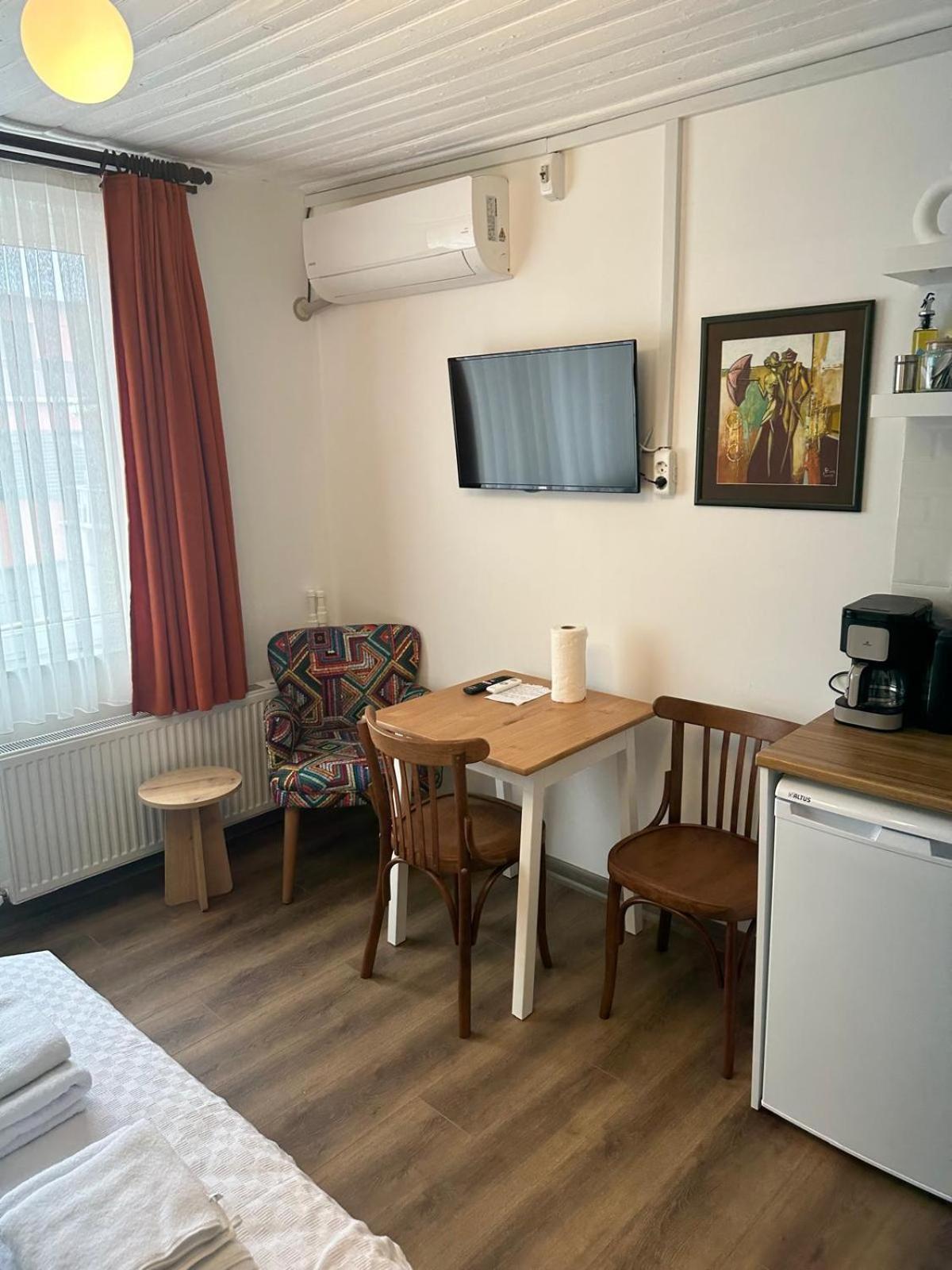 Yellowhouse 5 Apart Otel